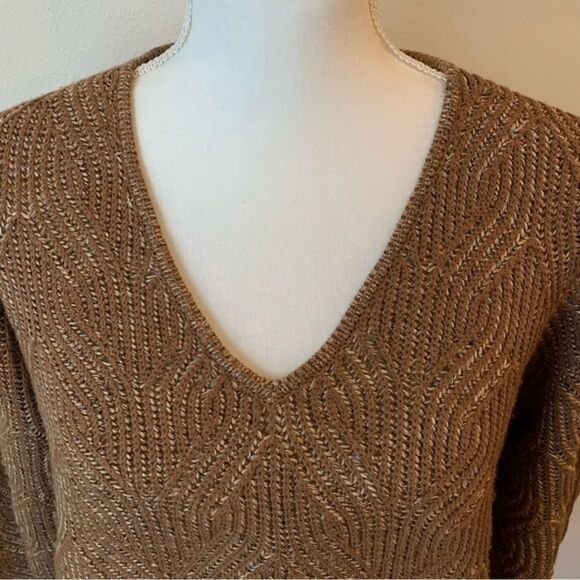 St.John Yellow Tag Wool Blend Scalloped Hemline V Neck Pullover Sweater - Picture 4 of 9